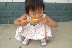 吃瓜的孩子图片,捕捉夏日童真瞬间