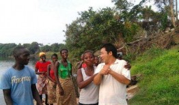 寿光新娘吃瓜,甜蜜瓜果见证爱情