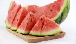 夏天吃瓜的图,图解夏日吃瓜乐趣