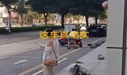 砸车吓坏吃瓜,砸车吓坏吃瓜群众，事件背后引热议