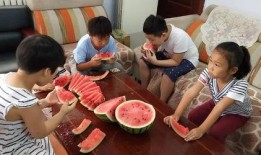 儿童吃瓜比赛,儿童吃瓜大赛欢乐上演