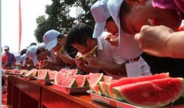 游客瓜州吃瓜,游客体验瓜州特色美食之旅