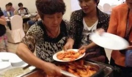 临沧吃瓜大妈事件,一场网络热议的社区冲突纪实