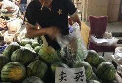 地摊吃瓜,揭秘街头美食的独特魅力