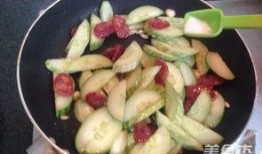 嫩瓜炒着吃,夏日清新美食之旅