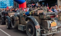 深圳宾利吃瓜图片,引发网友热议