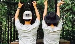 拍照姿势吃瓜图片,吃瓜群众演绎“瓜界新风尚”