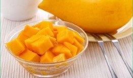 中午空腹吃瓜,夏日消暑新风尚