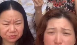 女的化妆吃瓜,女性日常妆容与吃瓜时光