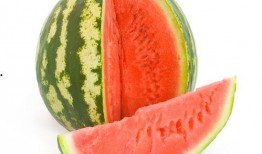 立秋吃瓜朋友圈,瓜果飘香，朋友圈里的甜蜜时光