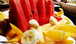 在咖啡馆吃瓜,一场别开生面的吃瓜盛宴