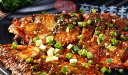 刘大瓜吃鲫鱼烧烤,美味诱人舌尖舞动