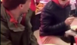 吃瓜去街上唠嗑,一场别开生面的社区唠嗑盛宴