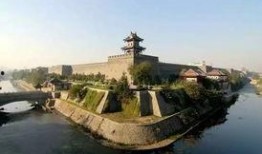 西安城墙吃瓜群众,见证历史，瓜香四溢的市井风情