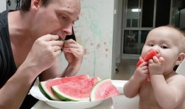 吃瓜小孩和爸爸,吃瓜小孩与爸爸的欢乐日常
