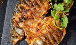 刘大瓜吃鲫鱼烧烤,美味诱人舌尖舞动