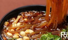 瓜老幺瓜大姐吃酸辣粉,瓜老幺瓜大姐的酸辣粉美食之旅