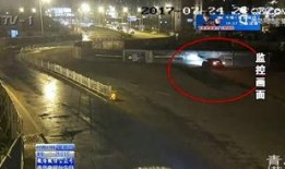 吃瓜群众被撞飞,现场惊心动魄！