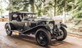 深圳宾利吃瓜图片,引发网友热议