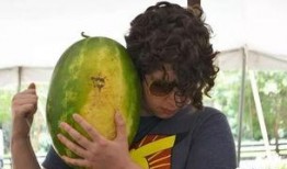 外国网上吃瓜,外国网友的“吃瓜”盛宴